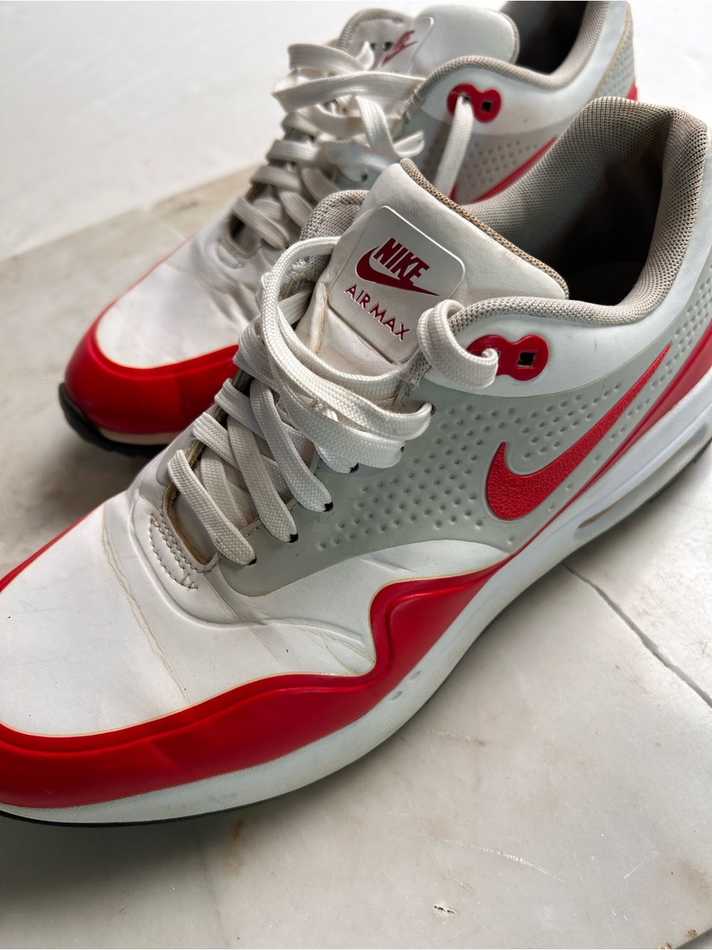 Nike Air Max Men’s Collegiate White & Red & gray Athletic Golf ⛳️ Shoes 9.5